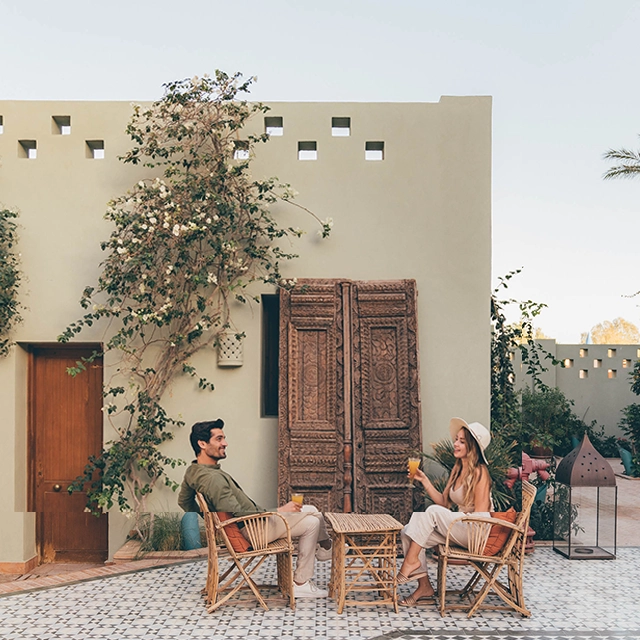 Couple lounging in Ali Pasha courtyard